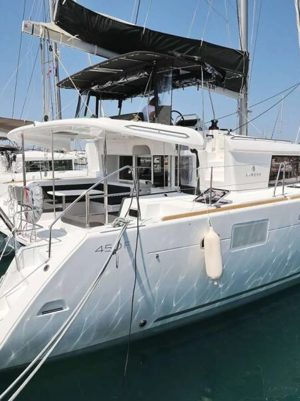 Lagoon 450 Flybridge 2019 – charter-klaar 4-hutten cruiser - Foto 1