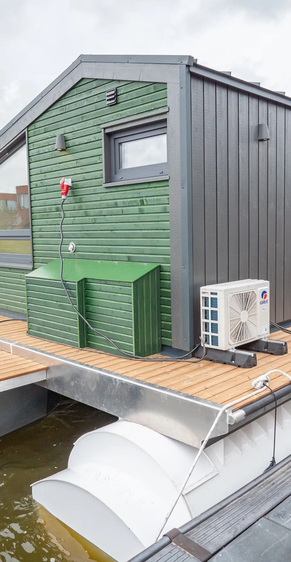 Twin M-Cabin Houseboat 2026 – Nieuwbouw woonboot met catamaran-drijvers - Foto 2