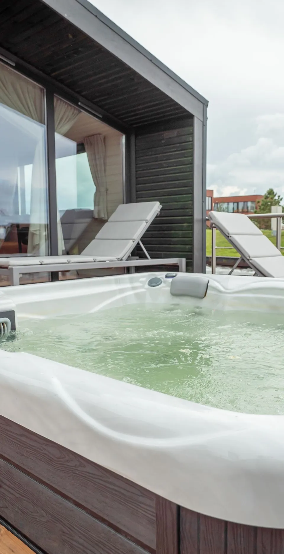 Twin M-Cabin Houseboat 2026 – Nieuwbouw woonboot met catamaran-drijvers - Foto 3