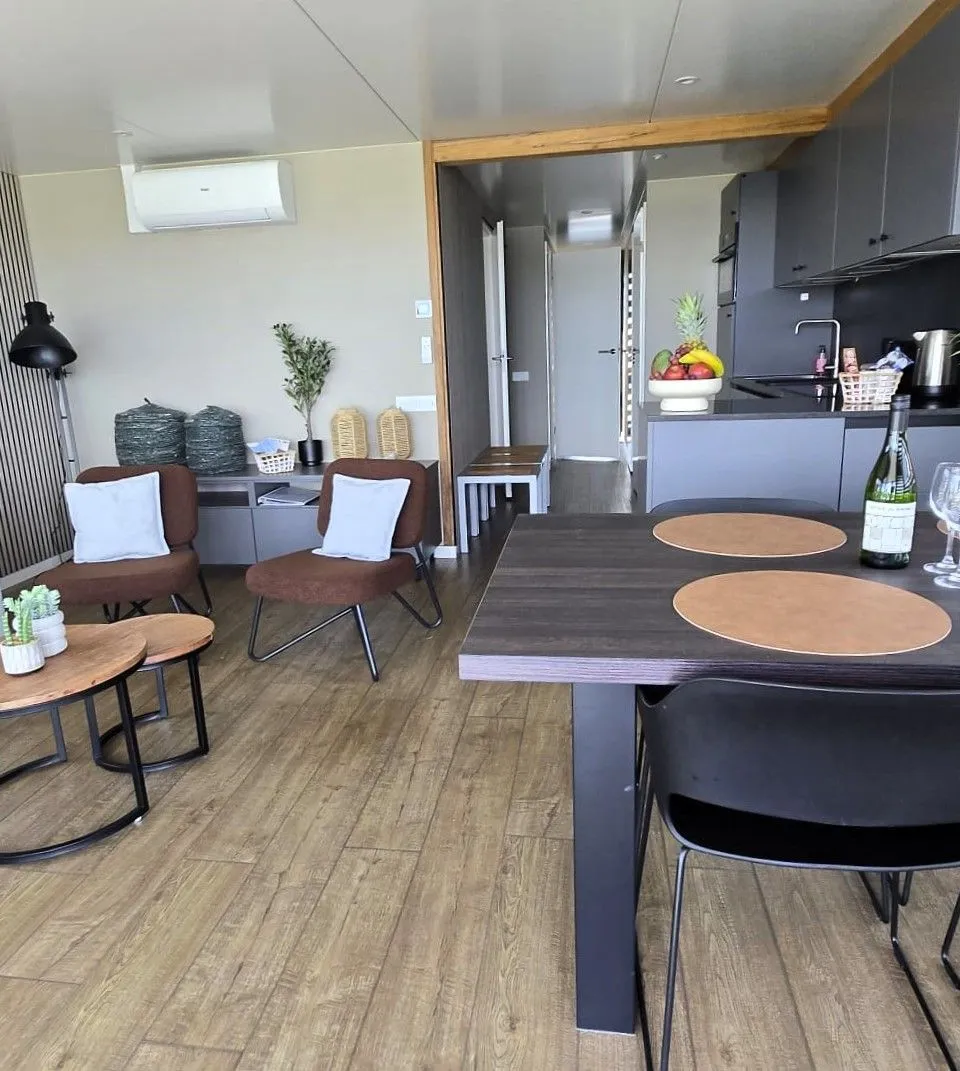 Castalia Special Houseboat 2022 – Varend woonschip met dakterras - Foto 3