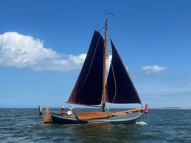 Vollenhovense Bol Visserman 1985 – stalen platbodem zeilklaar - Foto 1