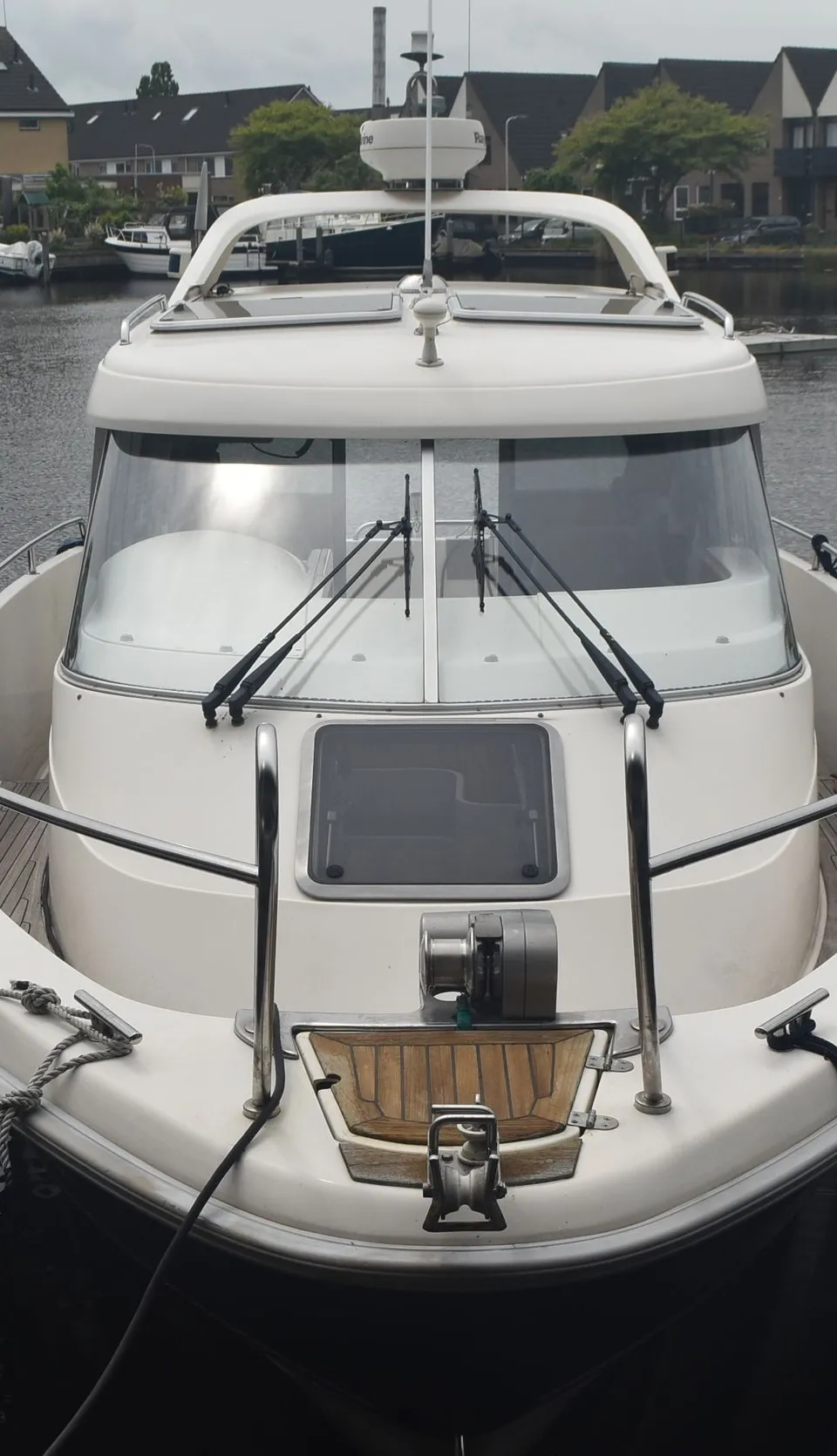 Aquador 25C 2004 – Finse sportieve daycruiser met 170 pk - Foto 2