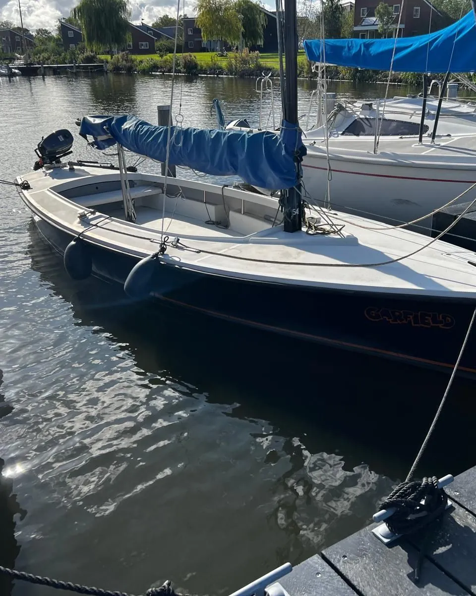 Geuzenvalk 670 (2005) – open zeilboot met nieuwe motor - Foto 1