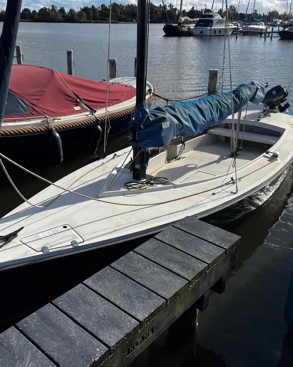 Geuzenvalk 670 (2005) – open zeilboot met nieuwe motor - Foto 2
