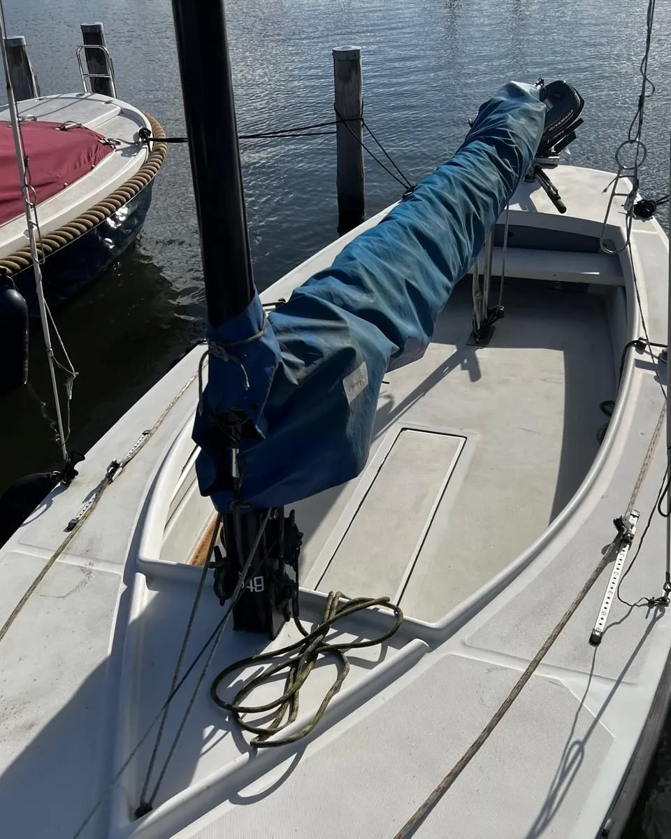 Geuzenvalk 670 (2005) – open zeilboot met nieuwe motor - Foto 3