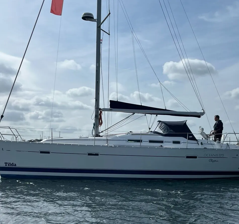 Beneteau Oceanis 373 - Foto 1