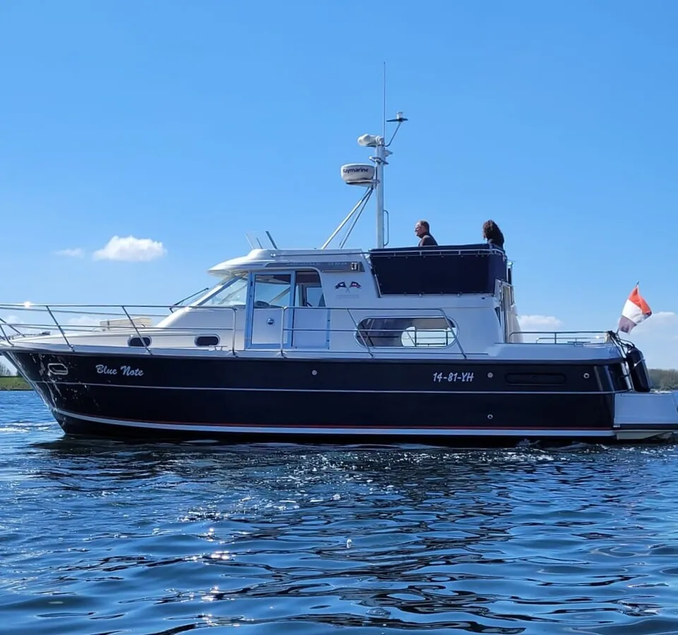 Nimbus 380 Commander 2007 – Scandinavisch motorjacht met flybridge - Foto 1