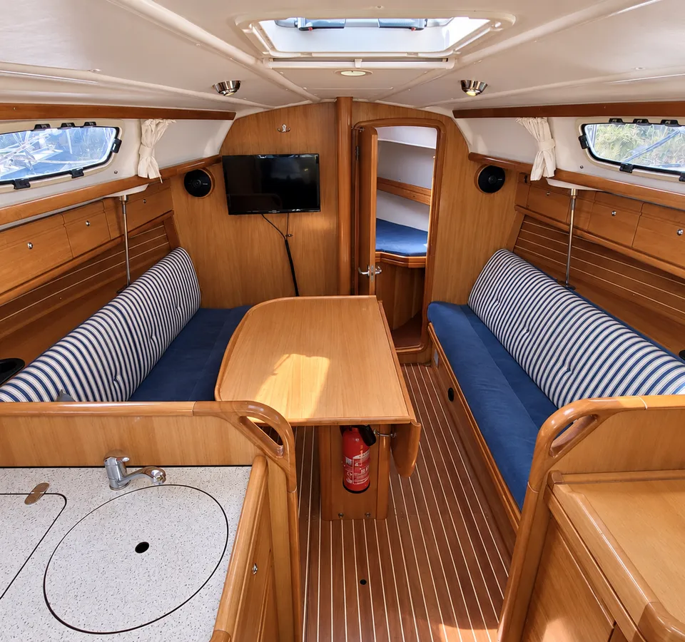 Bavaria 30 Cruiser 2006 – vaarklaar met complete inventaris - Foto 2