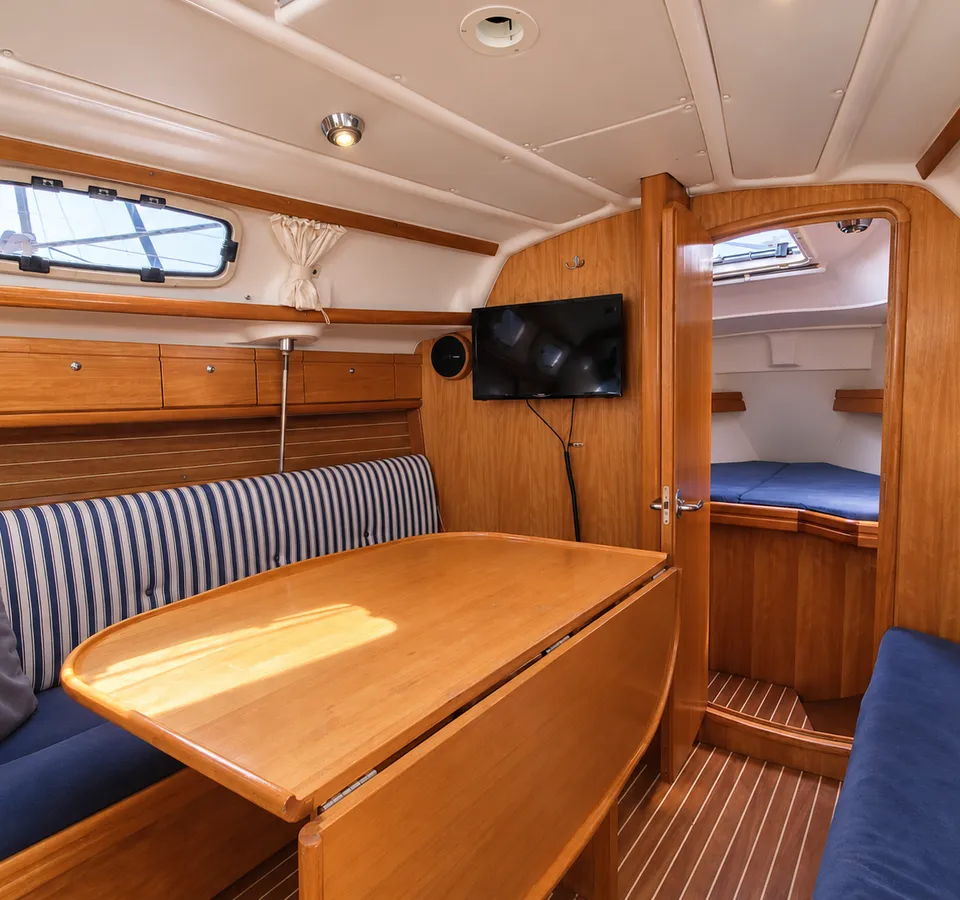 Bavaria 30 Cruiser 2006 – vaarklaar met complete inventaris - Foto 3