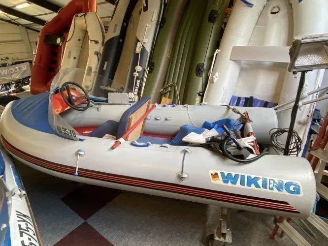 Wiking F6 2001 – Compacte rubberboot met vlakke bodem - Foto 1