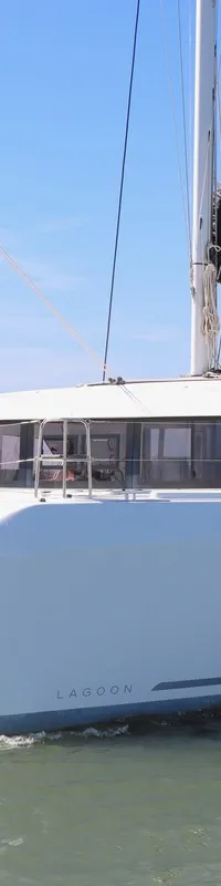 Lagoon 42 2024 – catamaran met 142 motoruren en 3 hutten - Foto 1