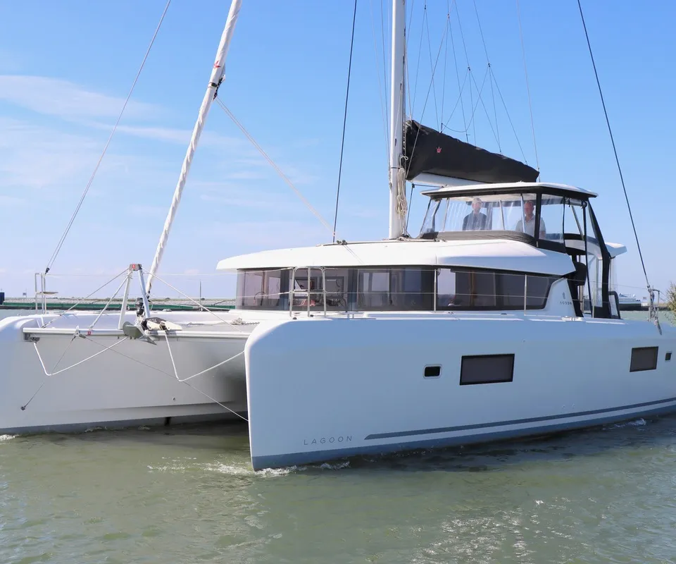 Lagoon 42 2024 – catamaran met 142 motoruren en 3 hutten - Foto 1