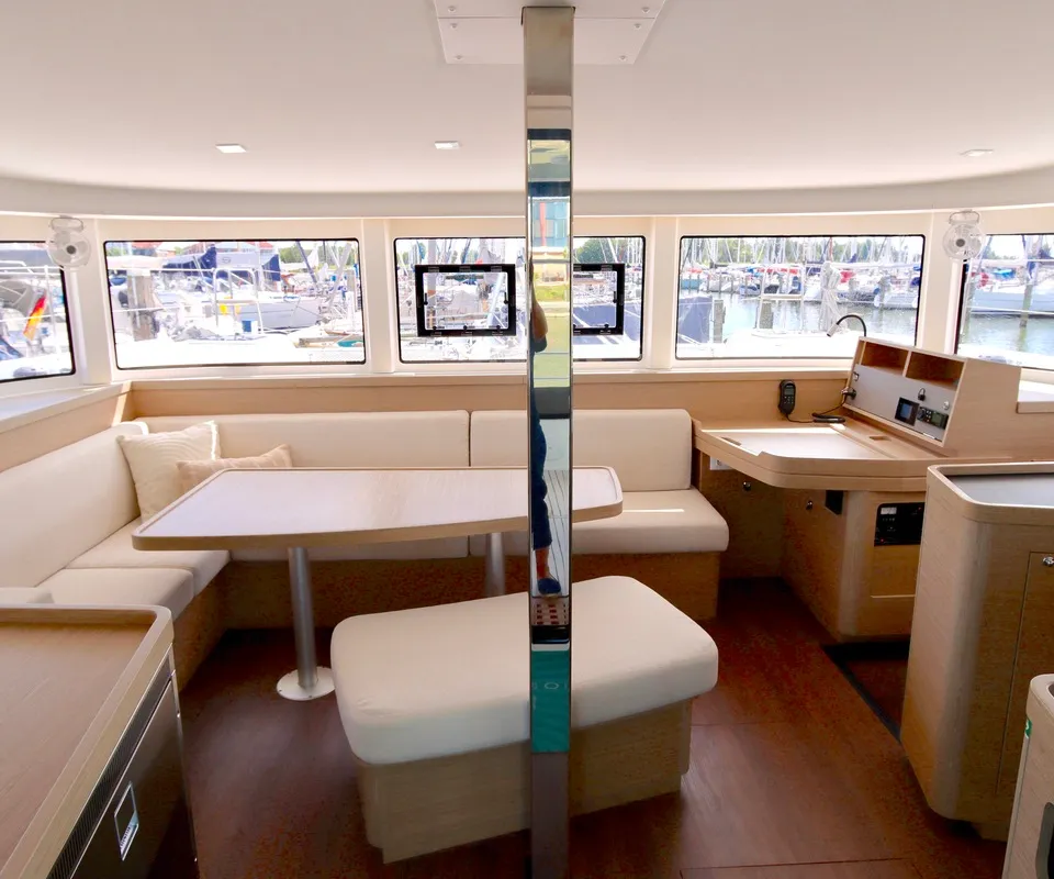 Lagoon 42 2024 – catamaran met 142 motoruren en 3 hutten - Foto 3