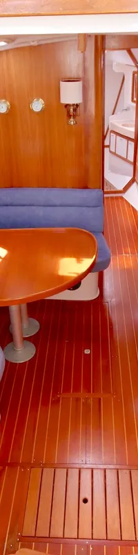 Catalina 42 MK II 1998 – vleugelkiel, ruim interieur - Foto 2
