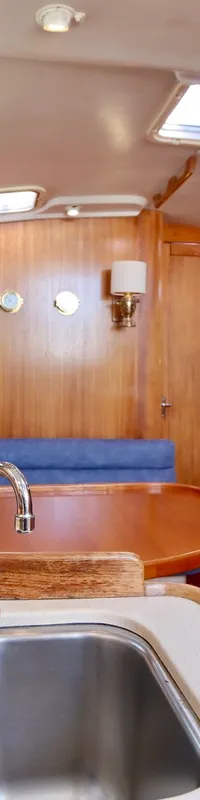 Catalina 42 MK II 1998 – vleugelkiel, ruim interieur - Foto 4