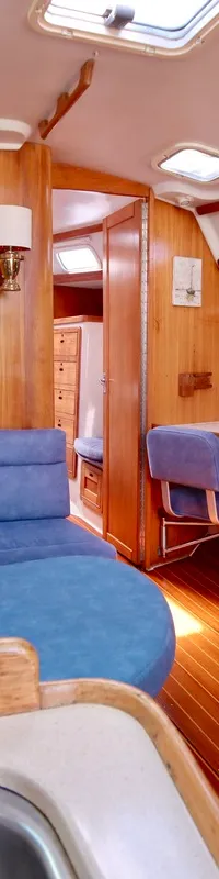 Catalina 42 MK II 1998 – vleugelkiel, ruim interieur - Foto 5