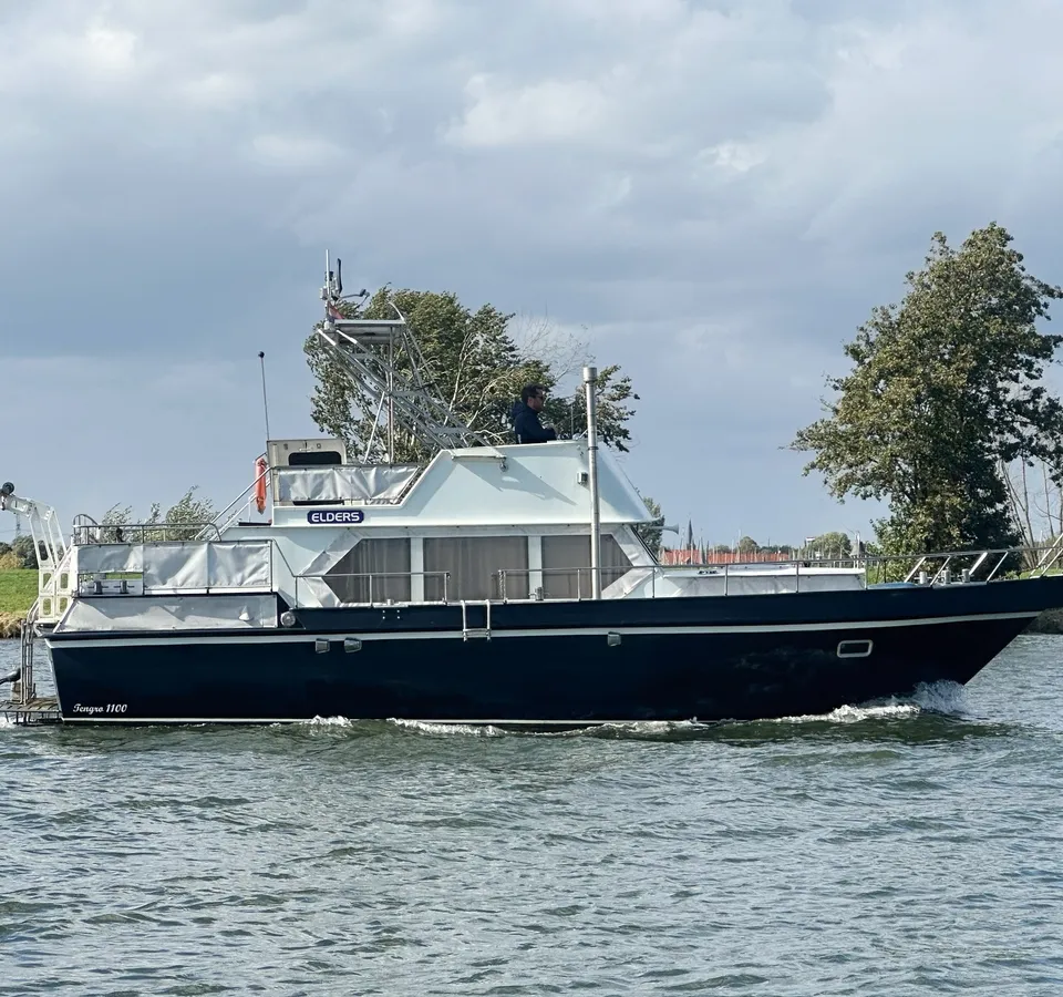 Tengro Kruiser 1983 – Stalen 11m motorjacht met vleugelkiel - Foto 1