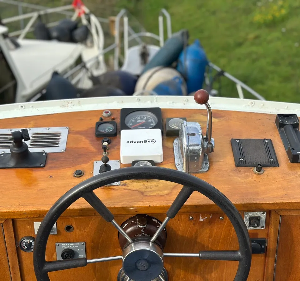Tengro Kruiser 1983 – Stalen 11m motorjacht met vleugelkiel - Foto 3