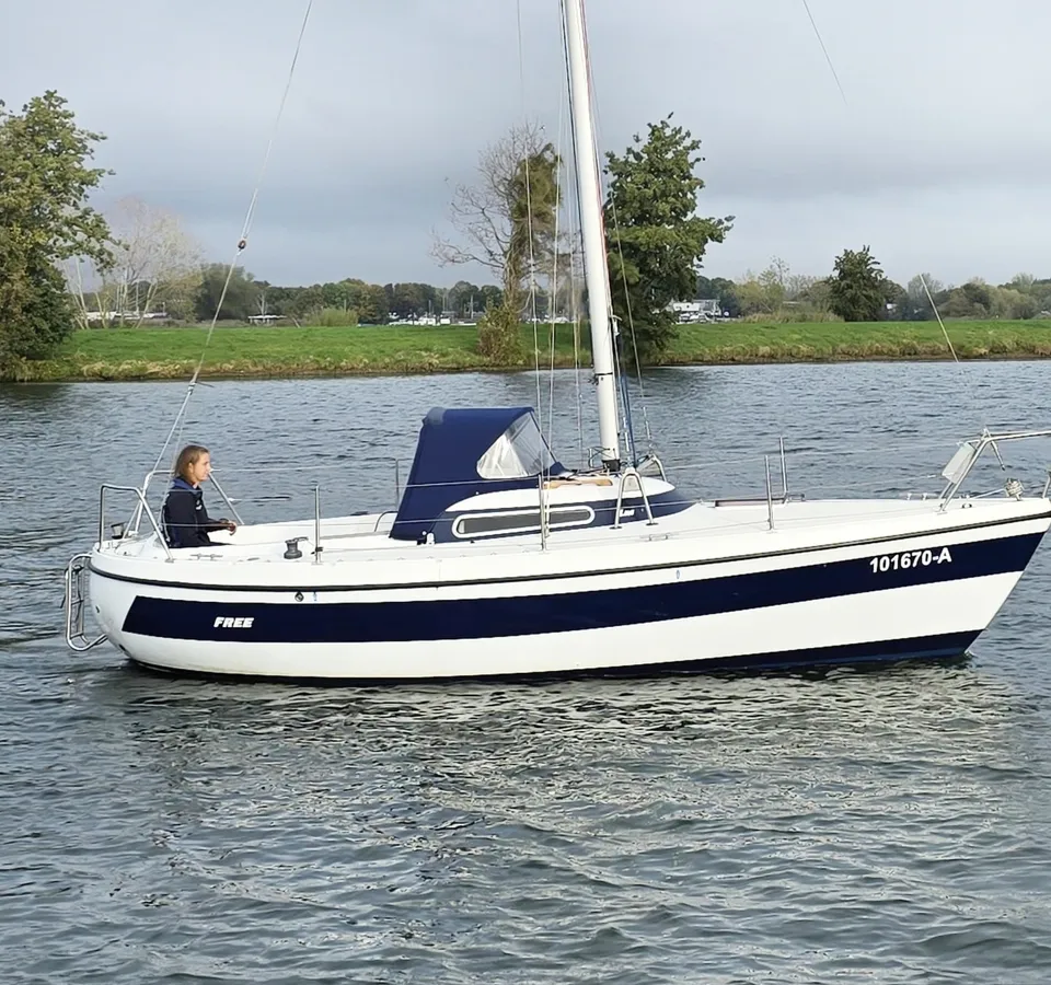 LM 22 1982 – wendbaar zeiljacht met vleugelkiel - Foto 1