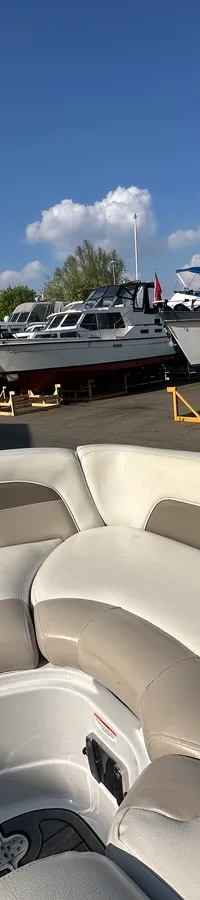 Crownline E6 2011 – 8m bowrider met 300pk Mercruiser - Foto 11