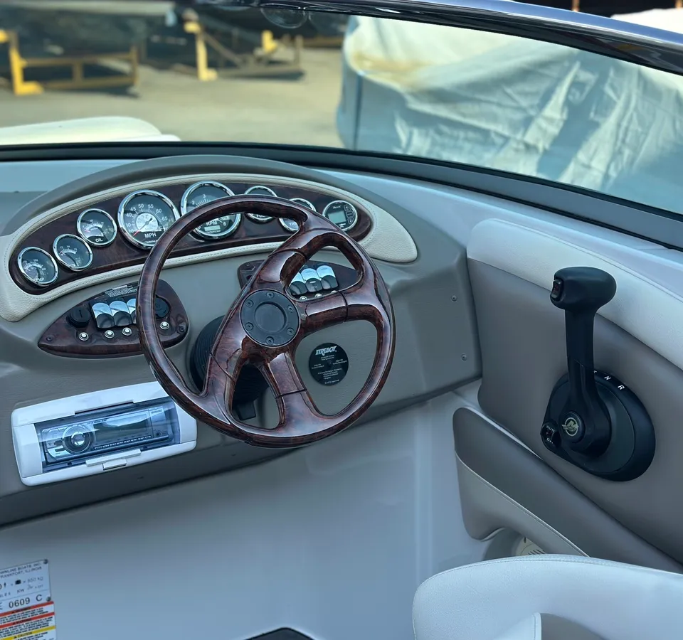 Crownline E6 2011 – 8m bowrider met 300pk Mercruiser - Foto 3