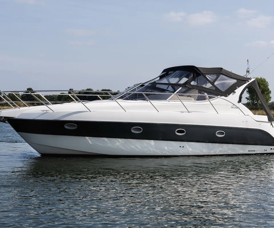 Sessa 35 Oyster 2000 – Motorboot met drie motoren - Foto 1