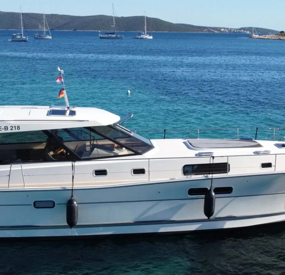Delphia Escape 1350 (2015) – Drie hutten, boeg- en hekschroef - Foto 2