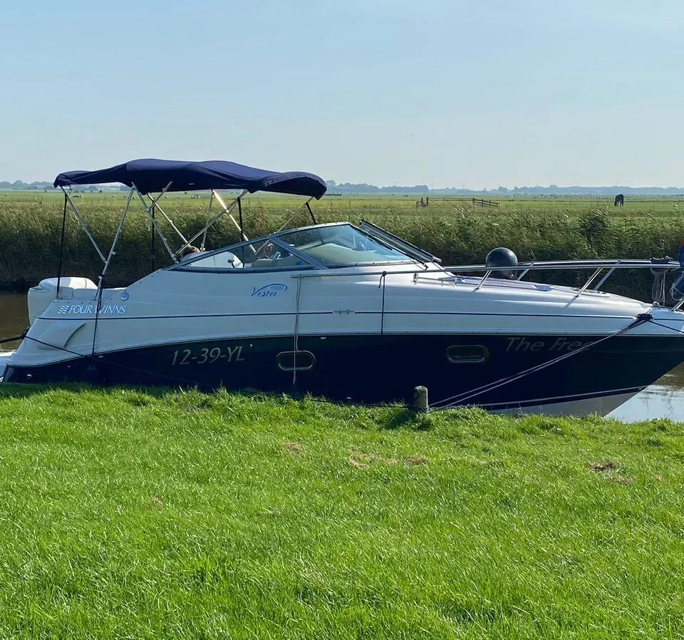 Four Winns 248 Vista 2005 – trailerbaar cruiser met hal-opslag - Foto 2