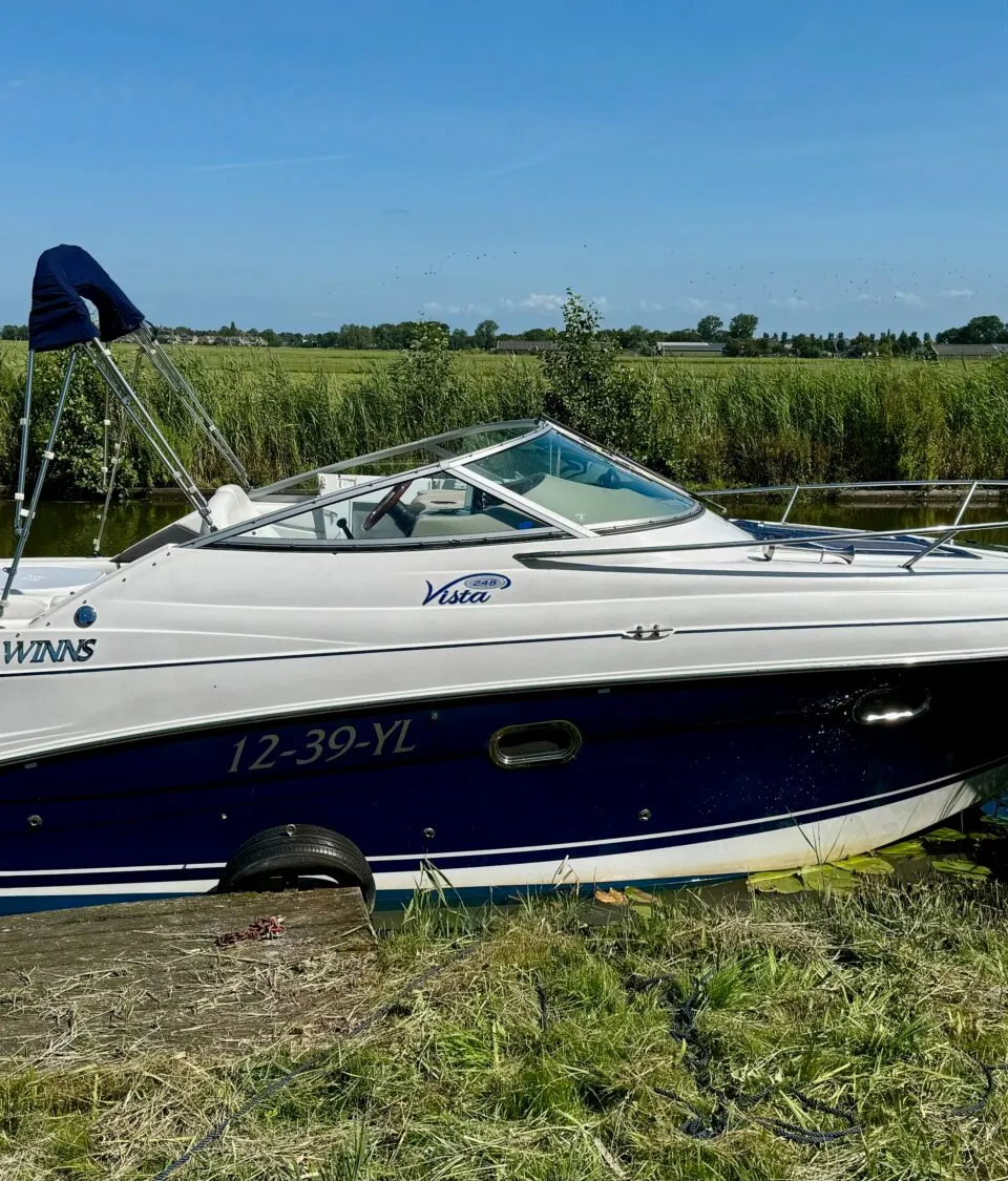 Four Winns 248 Vista 2005 – trailerbaar cruiser met hal-opslag - Foto 3