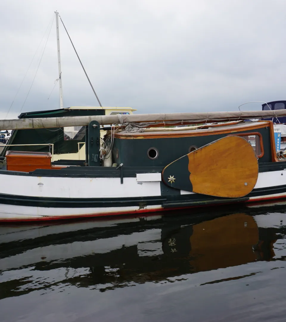 Tjalk Motortjalk 1920 – authentiek interieur, projectschip - Foto 2