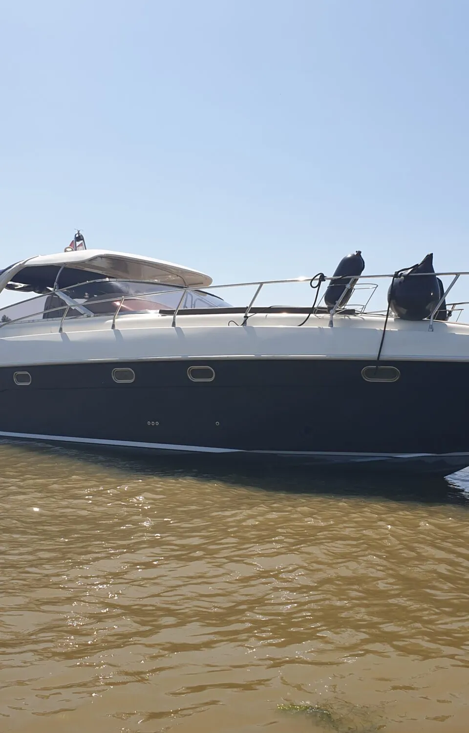 Airon Marine 425 HT 2000 – tweedeks motorjacht met 2×370 pk - Foto 2