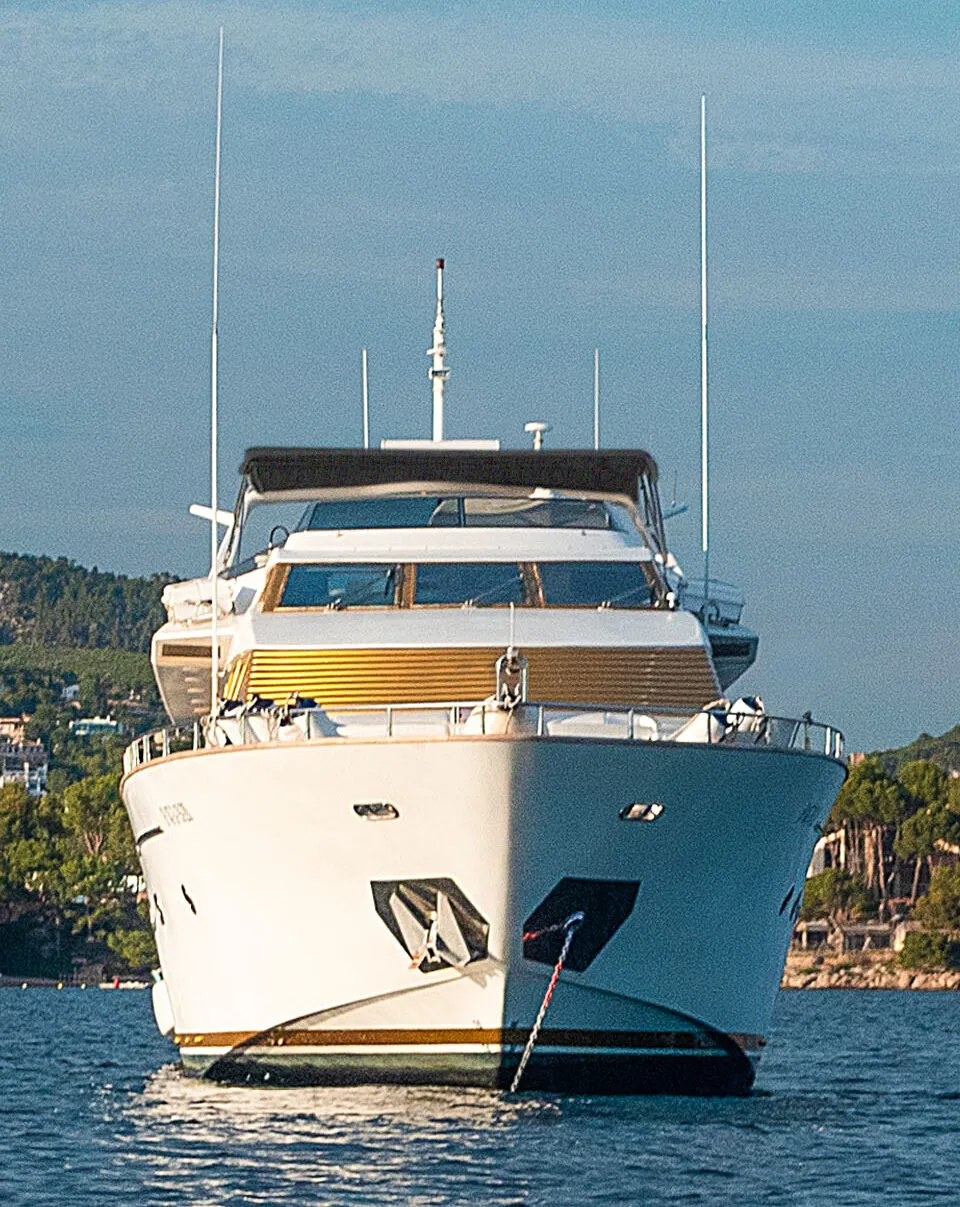 Falcon 100 2001 – Zeewaardig superjacht met refit 2023 - Foto 3