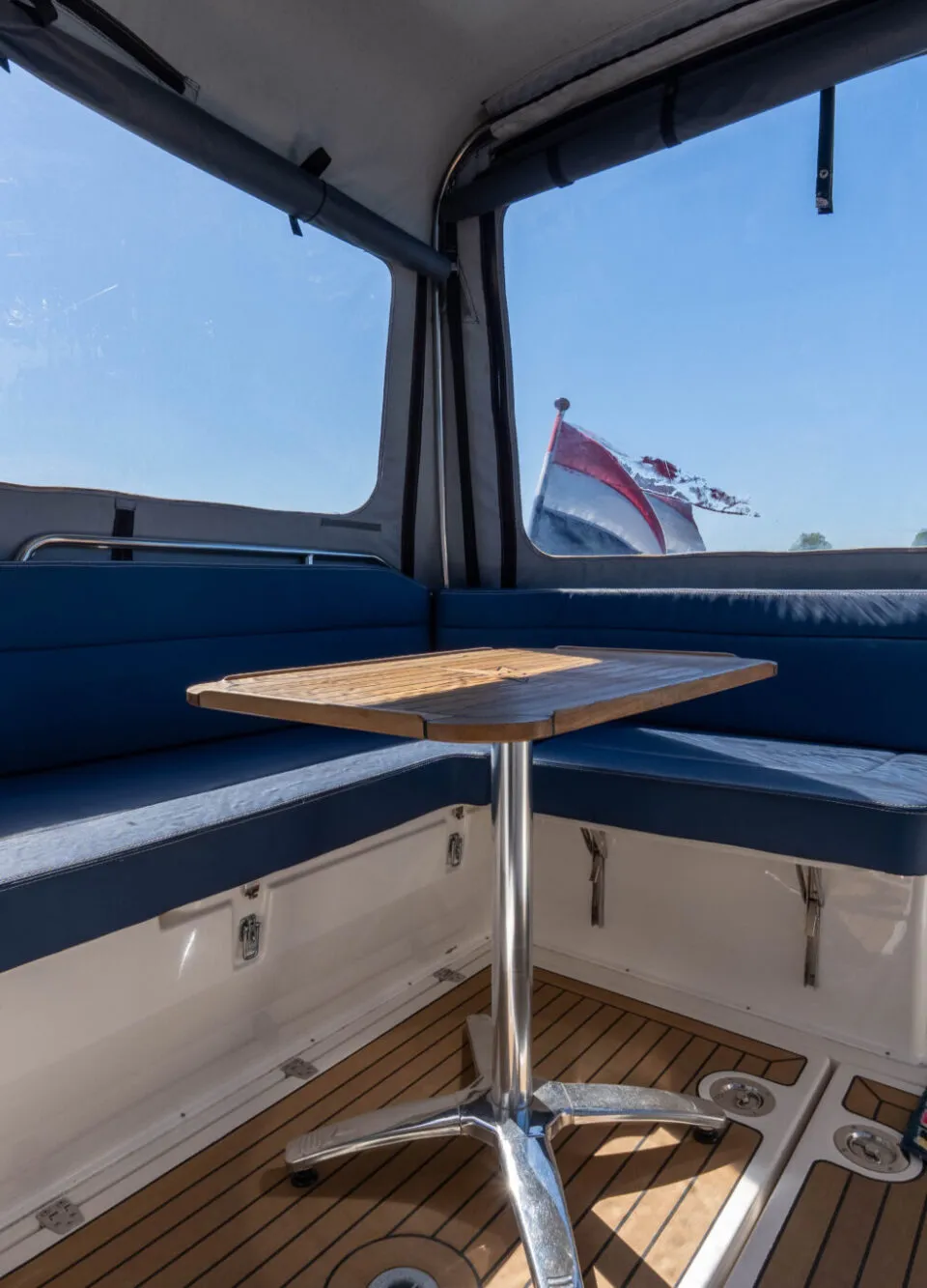 Nimbus 280 Coupé 2000 – degelijk cruiser met twee hutten - Foto 2