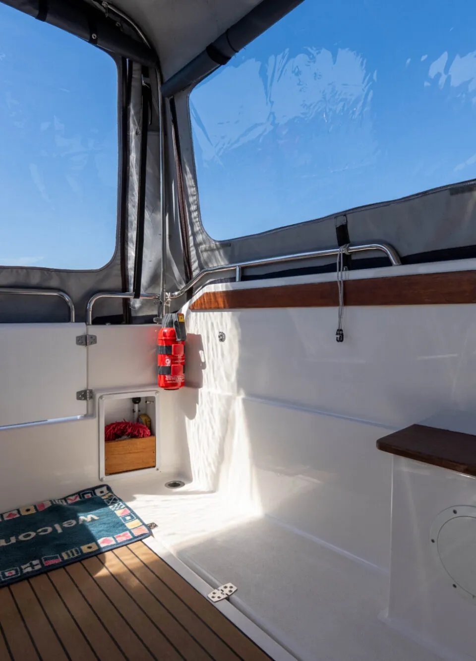 Nimbus 280 Coupé 2000 – degelijk cruiser met twee hutten - Foto 3