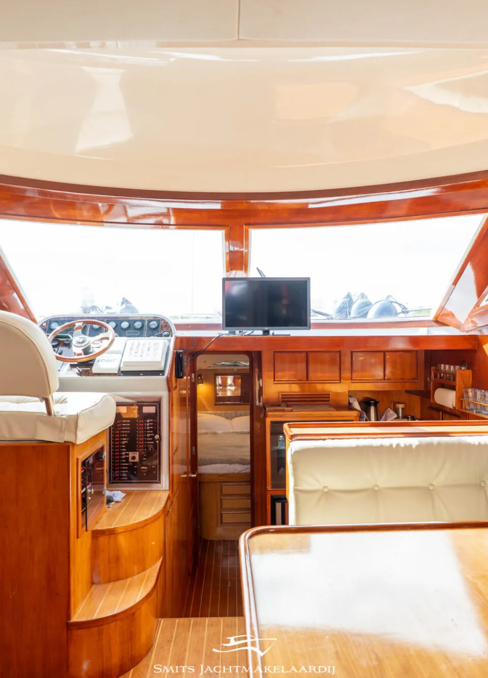 Astor 37 Flybridge 1996 – ruim sportjacht met twee hutten - Foto 2