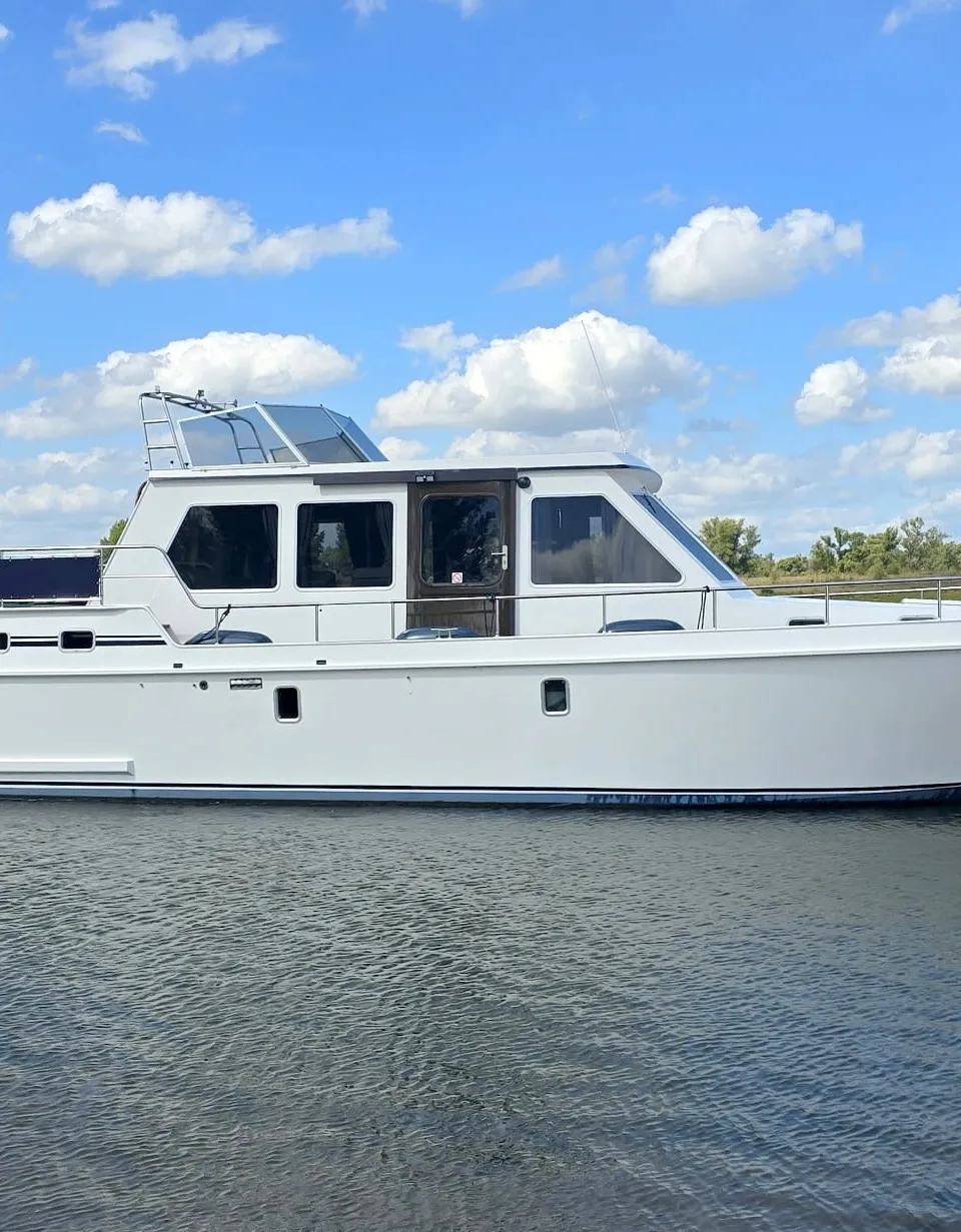 Marhen Kruiser 15.00 AK Cabrio 2004 – Ruim woonschip met mahonie afwerking - Foto 1