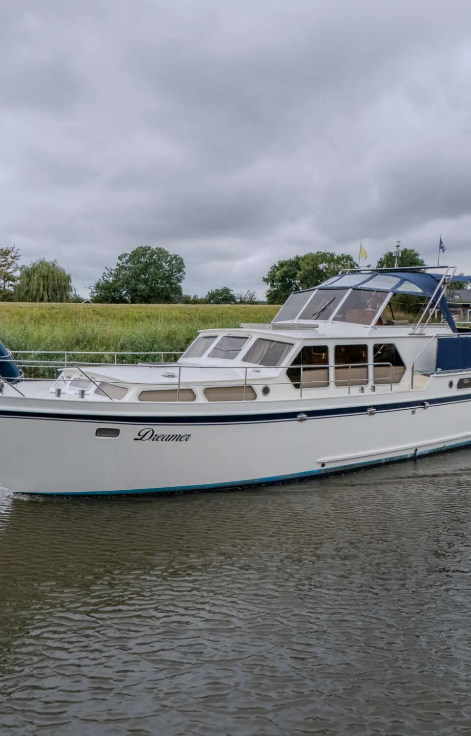 Valkkruiser 13.60 AK Classic 1983 – ruime kajuitboot te koop - Foto 1