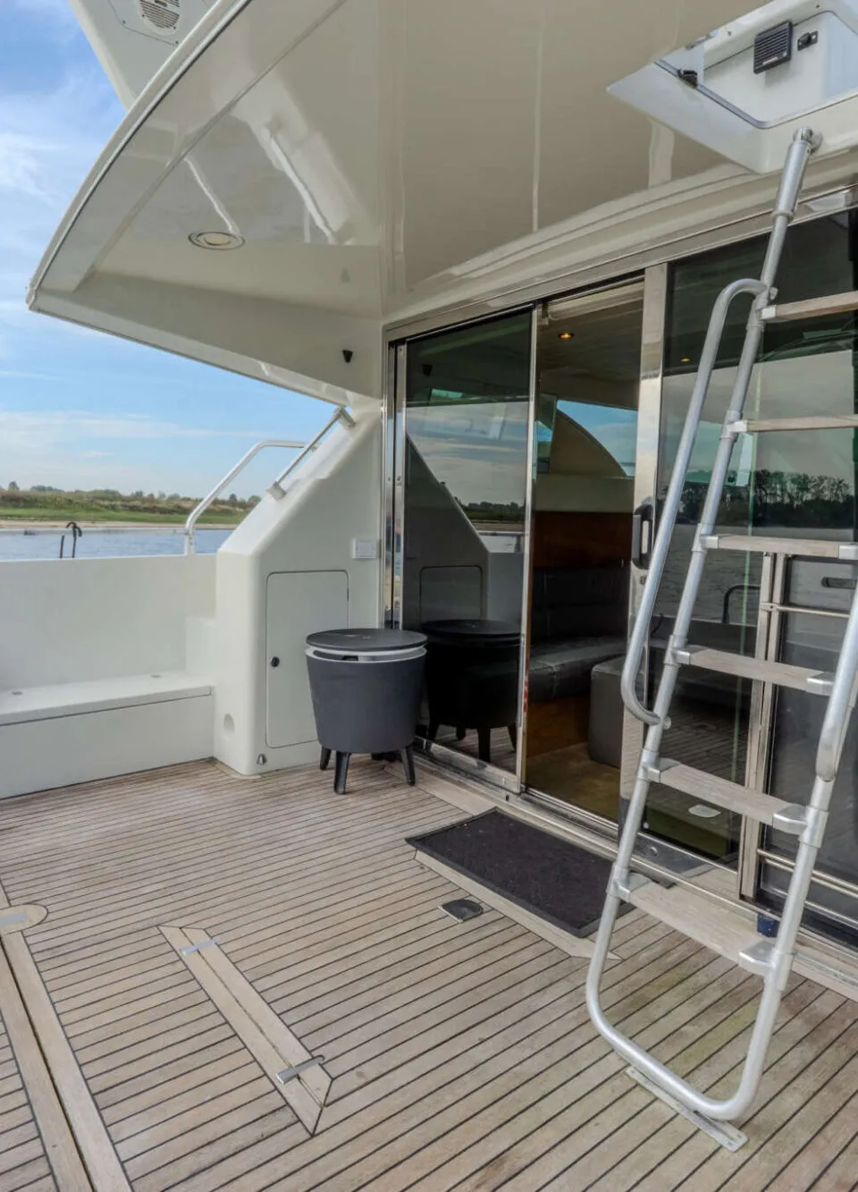 Mochi Craft 43 Flybridge 1995 – sportboot met flybridge - Foto 3