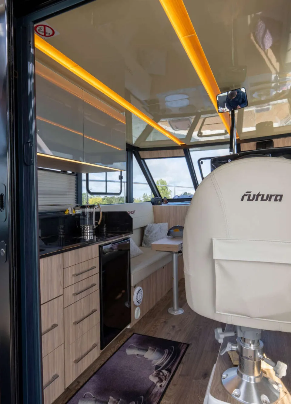 Cobra Yachts Futura 40 Grand Horizon 2020 – Flybridge Familiejacht - Foto 2