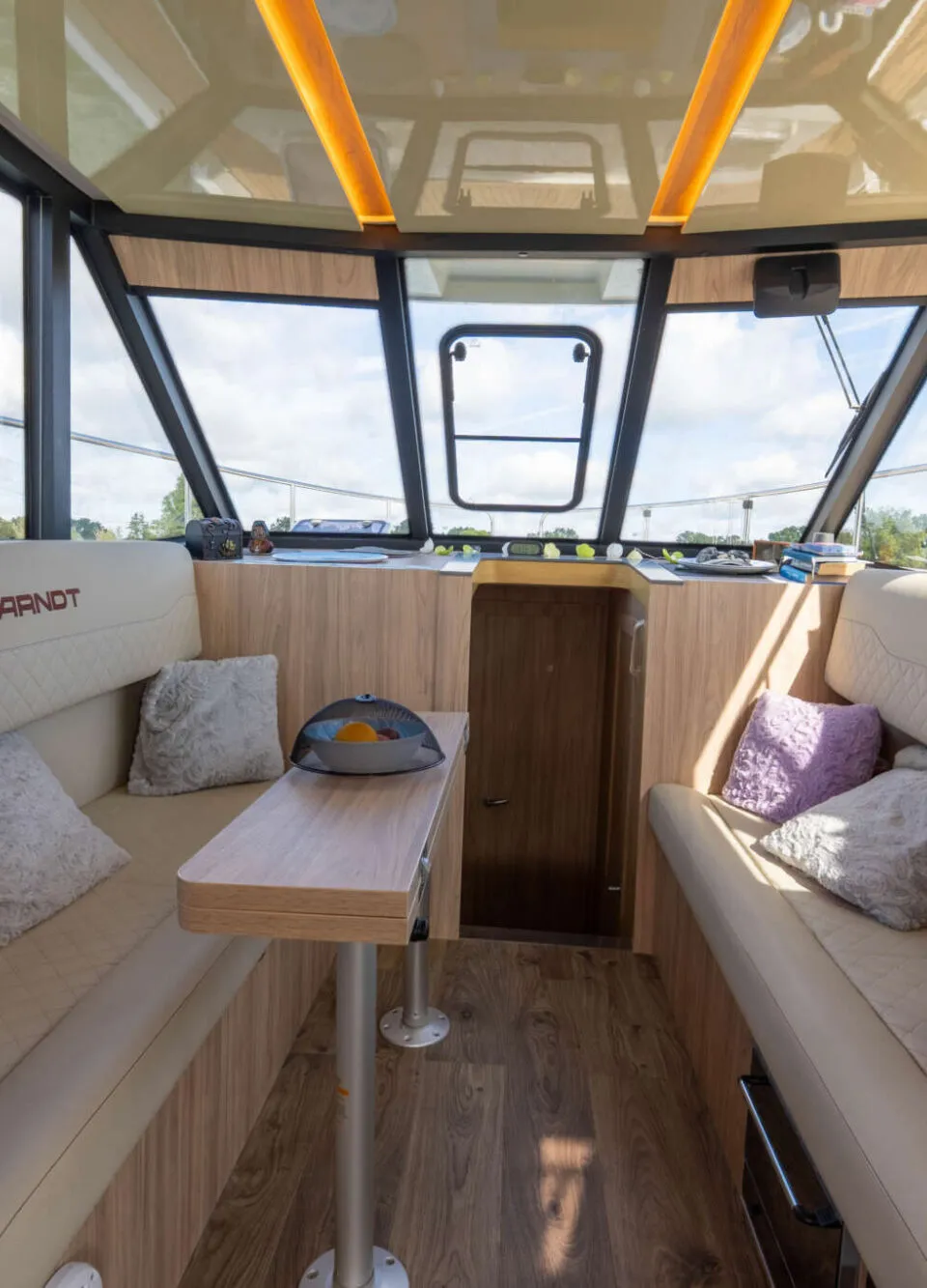 Cobra Yachts Futura 40 Grand Horizon 2020 – Flybridge Familiejacht - Foto 3