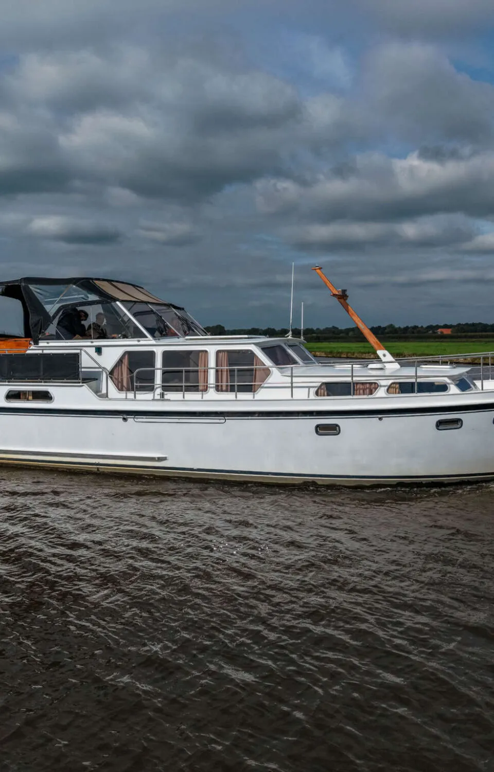Valkkruiser 13.50 AK 1992 – ruime mahonie kajuitboot - Foto 1