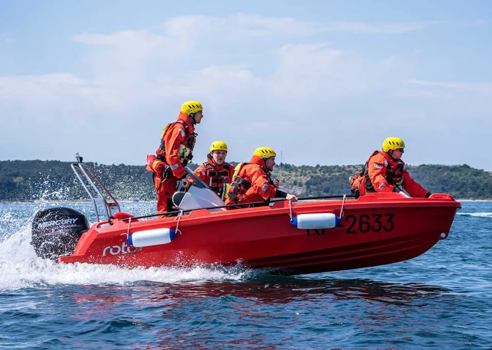 Roto 450 Rescue 2024 – Reddingsboot polyethyleen - Foto 1