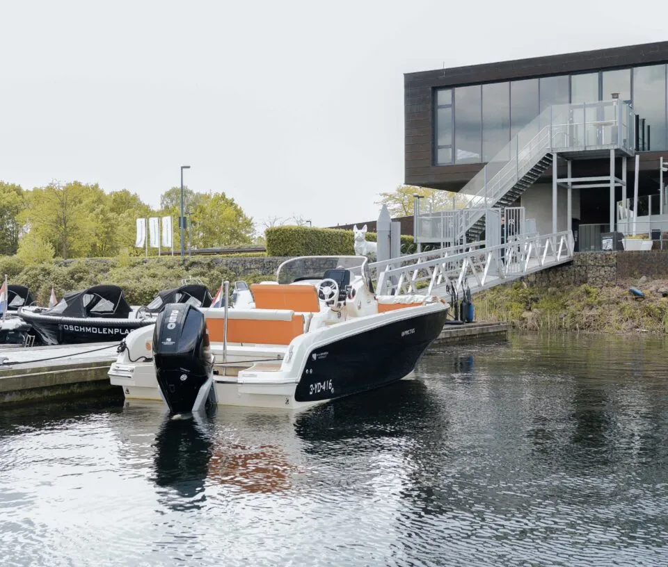 Invictus 240 FX – sportieve daycruiser met Mercury - Foto 1