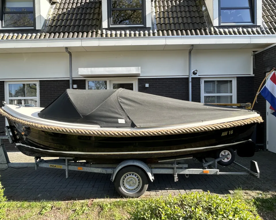 Arie Wiegmans AW16 1998 – Zwarte spiegelsloep met teak - Foto 1