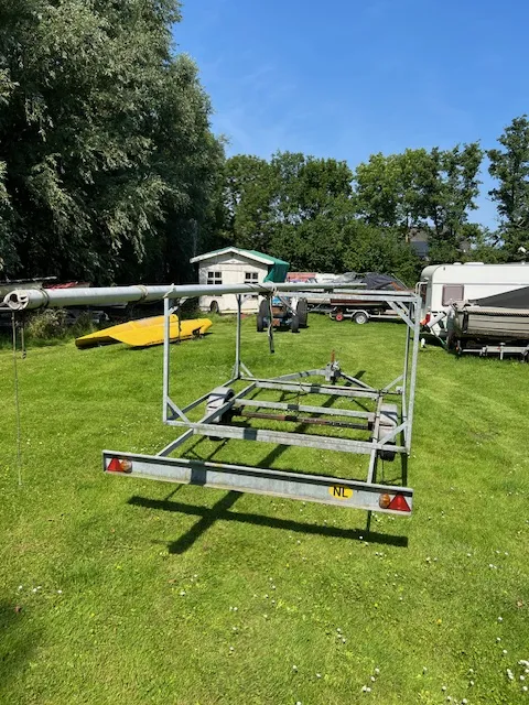 Trailer voor zeilboot of surfplanken – praktisch transportmiddel - Foto 3