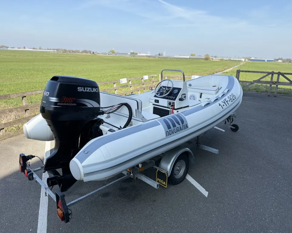 Novurania 430 DL 2004 – Hypalon RIB met trailer - Foto 1