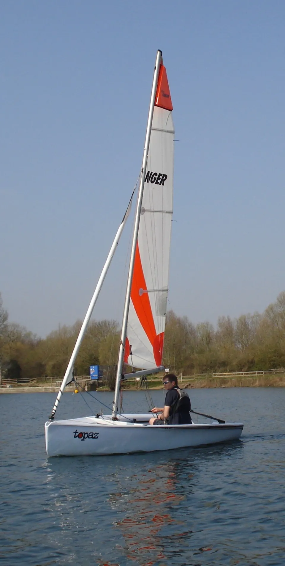 Topper Ranger 2024 – gezinszeilboot met polyethyleen romp - Foto 1