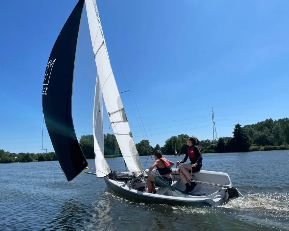 Topper Ranger 2024 – gezinszeilboot met polyethyleen romp - Foto 3