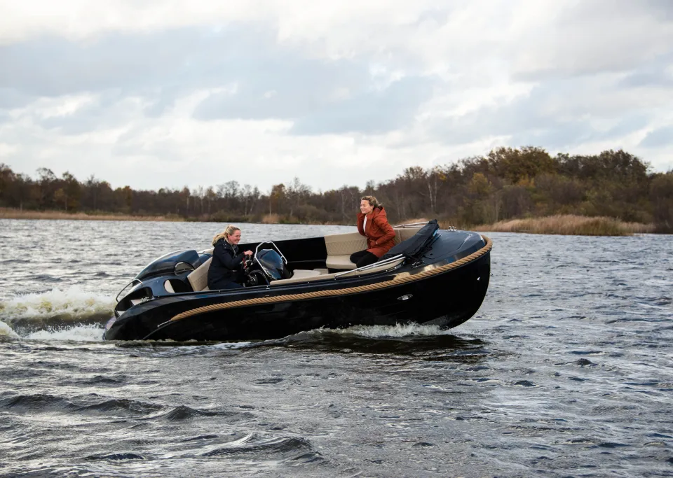 Oud Huijzer 580 Tender – Veelzijdige polyester tender - Foto 1