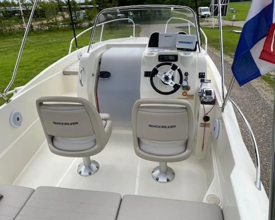 Quicksilver Activ 605 (2013) – veelzijdige daycruiser - Foto 2